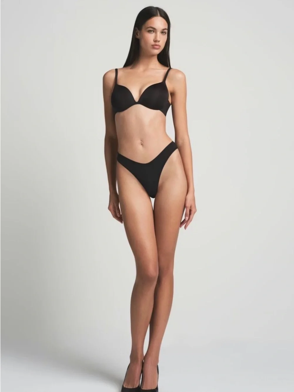 SKIMS Black Seamless Plunge Bra - Picture 8 of 8